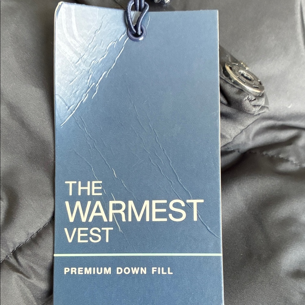 GAP Women's Black Puffer Vest - Picture 7 of 7